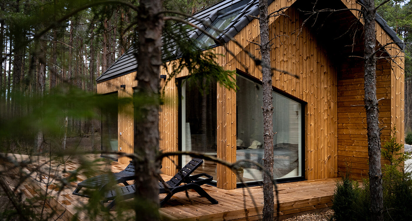 building with Thermory cladding and decking